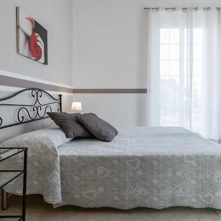 Apartment Migliarina Station Comfy W/ Balcony La Spezia